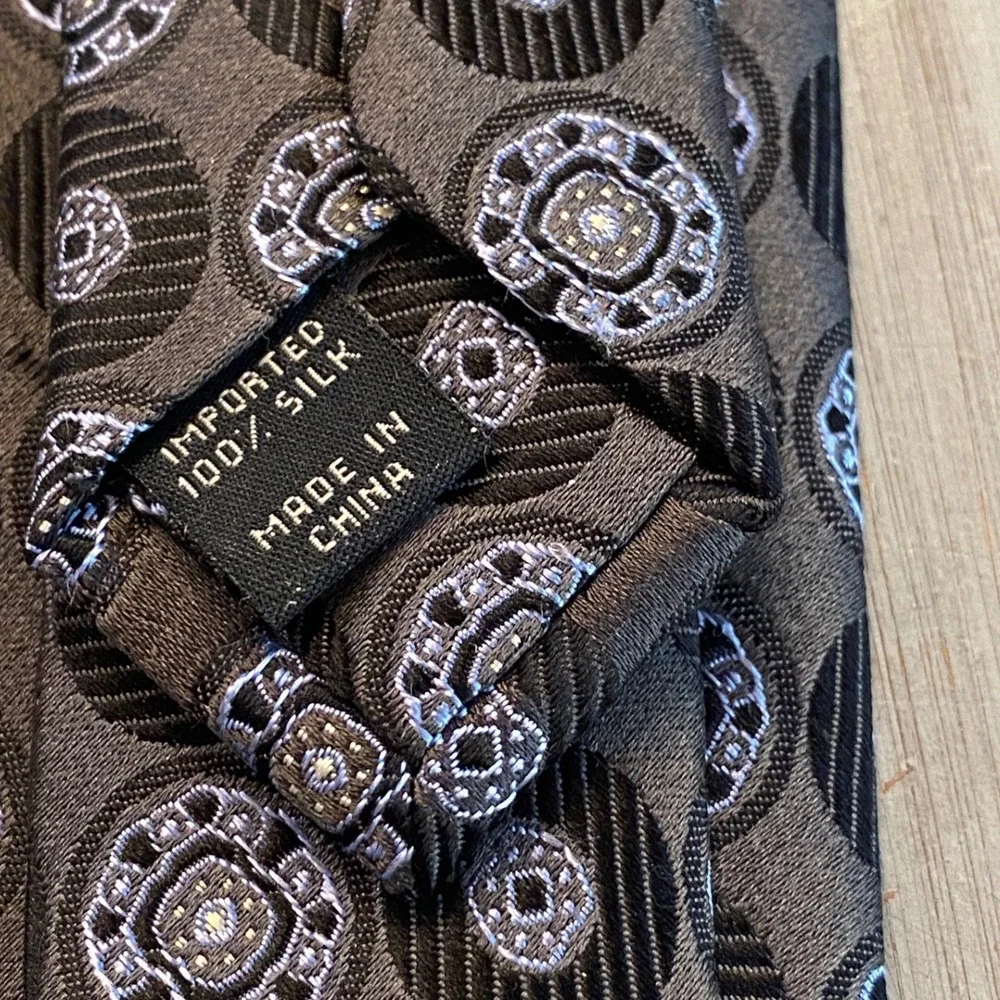 Jos A Bank Signature Collection Silk Tie Gray/Black/Blue Geometric Medallion